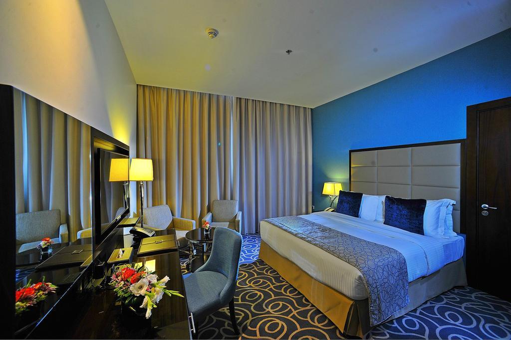 Deluxe King Room Partial Sea View,155441831:JPEG